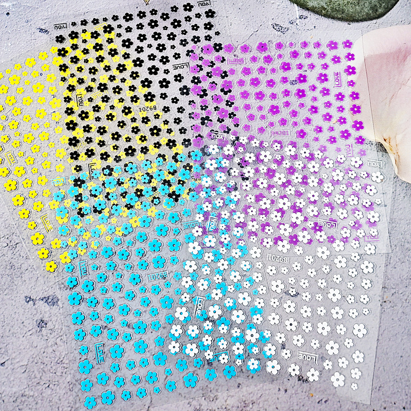 Pentapetal lillega küünekleebis Must valge karikakra lilleline küünte liugur õõnes KAHE suuruses küünekleebised HN56#