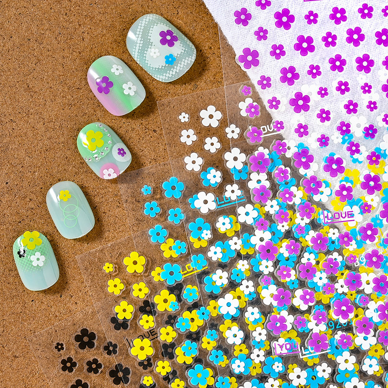 Pentapetal lillega küünekleebis Must valge karikakra lilleline küünte liugur õõnes KAHE suuruses küünekleebised HN56#