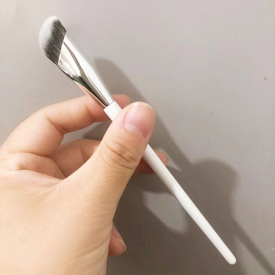 Angled Korea Korektora otiņa zem acīm aplauzuma krēmam korektors Blending Brush Šķidra aplauzuma deguna kontūra F811