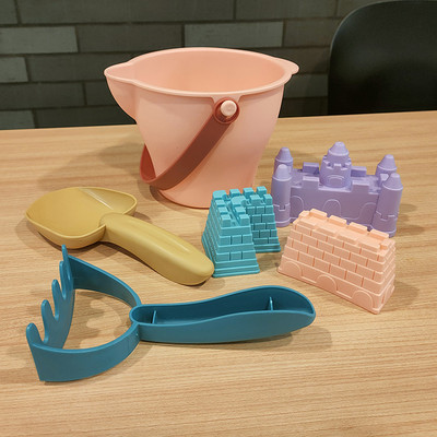 Vasaras bērnu āra pludmales spainis, smilšu pulkstenis, lāpsta, pils, krāsainas rotaļlietas, vecāku un bērnu interaktīva ūdens spēle