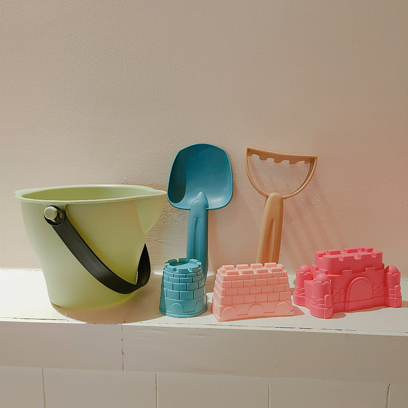 Vasaras bērnu āra pludmales spainis, smilšu pulkstenis, lāpsta, pils, krāsainas rotaļlietas, vecāku un bērnu interaktīva ūdens spēle