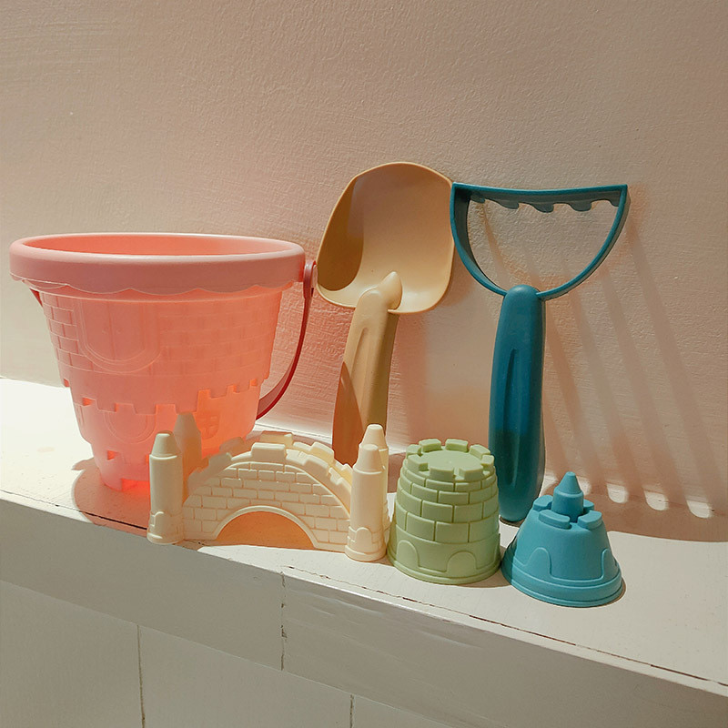 Vasaras bērnu āra pludmales spainis, smilšu pulkstenis, lāpsta, pils, krāsainas rotaļlietas, vecāku un bērnu interaktīva ūdens spēle