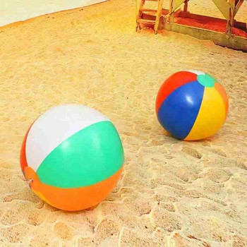 Καλοκαιρινή εξωτερική πισίνα Παραλία φουσκωτά παιχνίδια με μπάλα Διασκεδαστικά αθλητικά στηρίγματα Παιχνίδι βόλεϊ στην πισίνα Αλληλεπίδραση γονέα-παιδιού