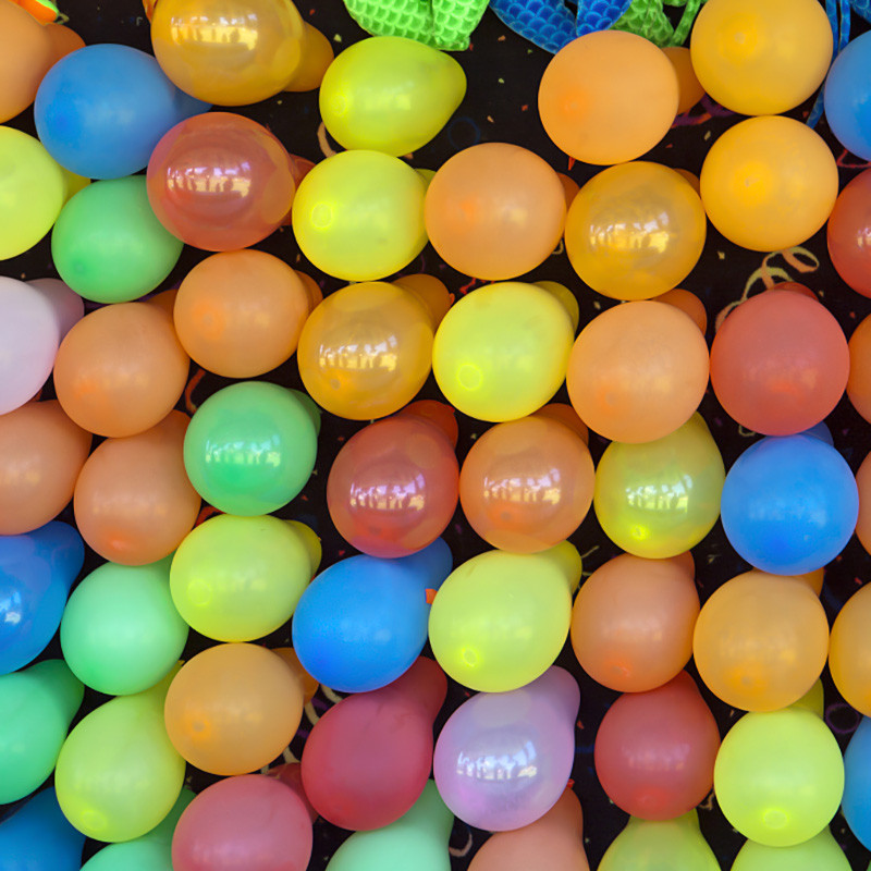 500 gab. Lateksa gaisa balons Ūdens balonu rotaļlietu daudzkrāsains piepūšamais balons āra šaušanas spēlēm ballīšu piederumi