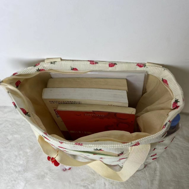 Skaista velveta zemeņu plecu soma Sweet Fresh daudzpusīga rokassomiņa ar akadēmijas stila lielas ietilpības klases somu