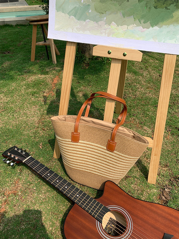 Vienkārša, stilīga salmu soma, liela ietilpība pludmales soma. Luksusa dizaina svītraina plecu soma ikdienišķa un daudzpusīga iepirkumu soma