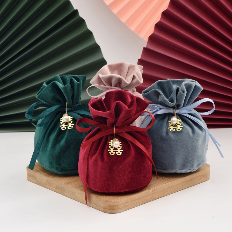 Samta rotaslietu futrālis Retro ballīšu aksesuāri Samta aukliņu soma Retro modes rotaslietu iepakojums Kāzu labvēlības konfekšu soma