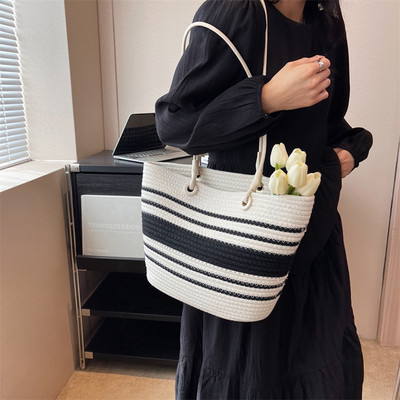 Vasaros šiaudų austas krepšys moterims Atostogų paplūdimio pečių krepšiai Didelės talpos kasdienės kelionės į darbą ir atgal Į darbą ir atgal Kasdieniai krepšiai Moteriškos šiaudų pynimo rankinės