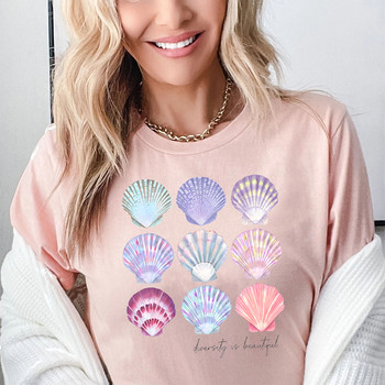 Το Diversity Is Beautiful Seashell Beach Summer Funny Print T-shirt Γυναικεία Μοντέρνα αισθητική Vintage γραφικά πουκάμισο παραλίας Χρώμα κοχύλια