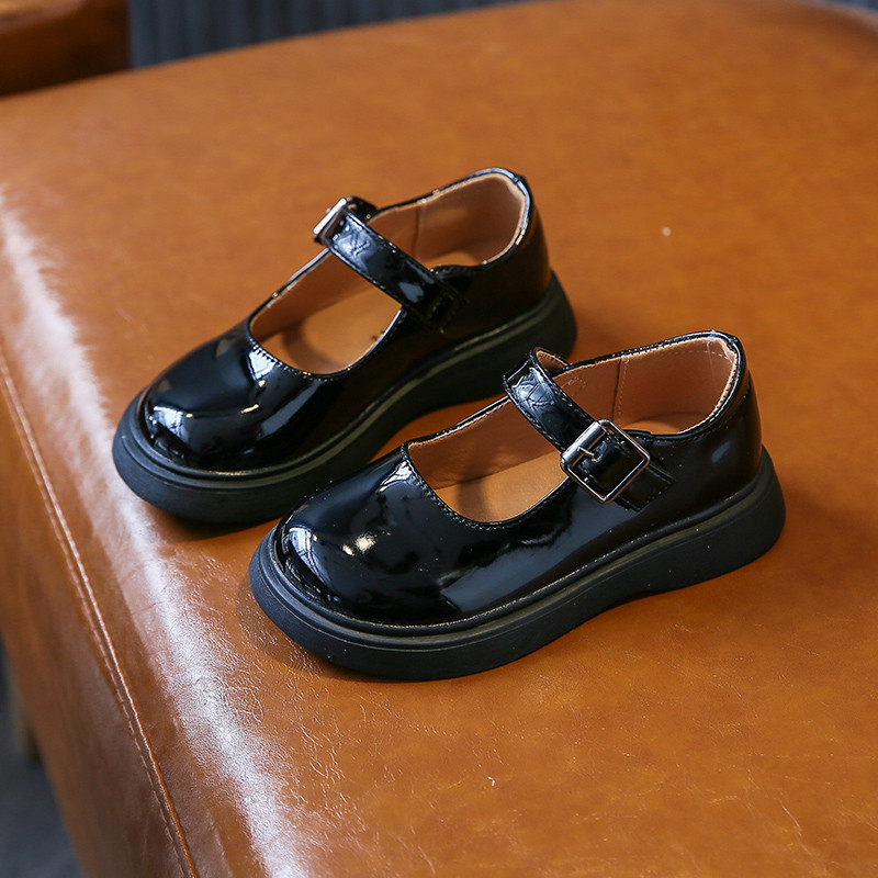 Черни кожени обувки за момичета 2023 г. Нови бели плоски обувки с мека подметка Нехлъзгащи се обувки Детски единични обувки Тенденция Детски обувки