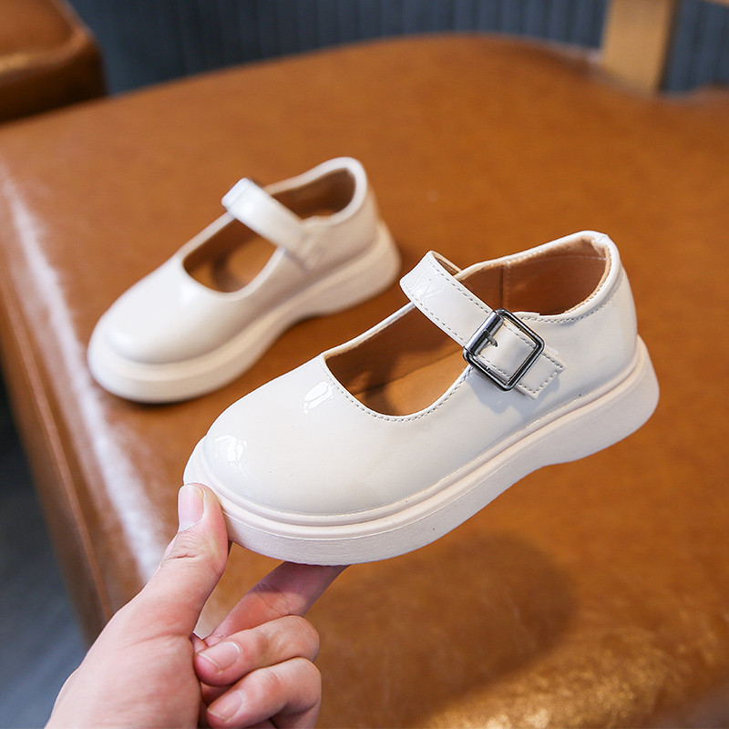 Черни кожени обувки за момичета 2023 г. Нови бели плоски обувки с мека подметка Нехлъзгащи се обувки Детски единични обувки Тенденция Детски обувки