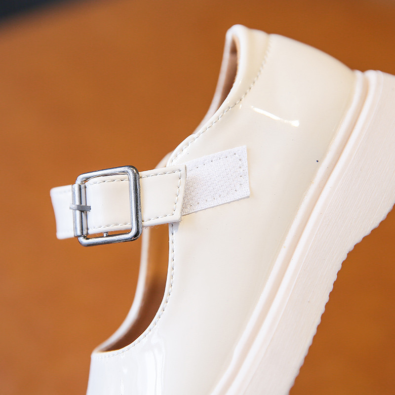 Черни кожени обувки за момичета 2023 г. Нови бели плоски обувки с мека подметка Нехлъзгащи се обувки Детски единични обувки Тенденция Детски обувки