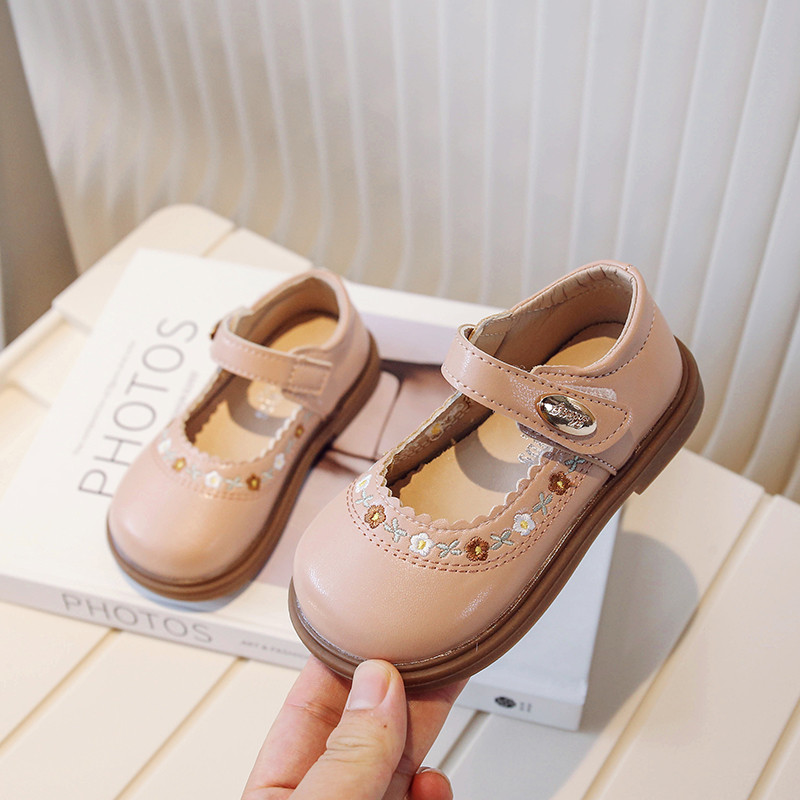 Плитки сладки детски кожени обувки Mary Janes с бродерия на цветя за малко момиченце Три цвята Удобни детски обувки с примка на кука 21-30