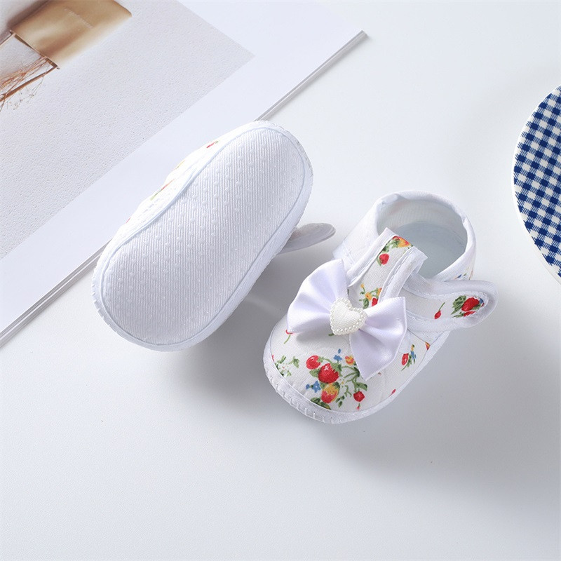 0-18 месеца Плоски обувки за бебета и момичета Мека подметка и щампи на цветя Нехлъзгащи се обувки за момичета на закрито и на открито Първи проходилки