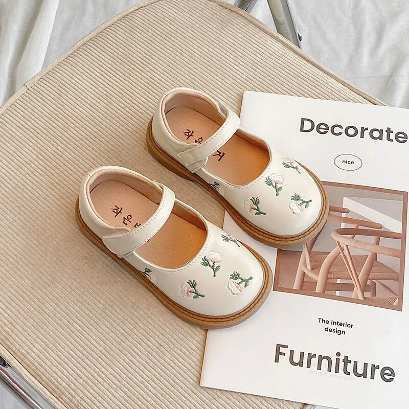 Нови момичета Детски кожени обувки 2024 Пролет и лято Цветя Бродерия Национален стил Танцови ежедневни обувки Детски обувки на принцеса