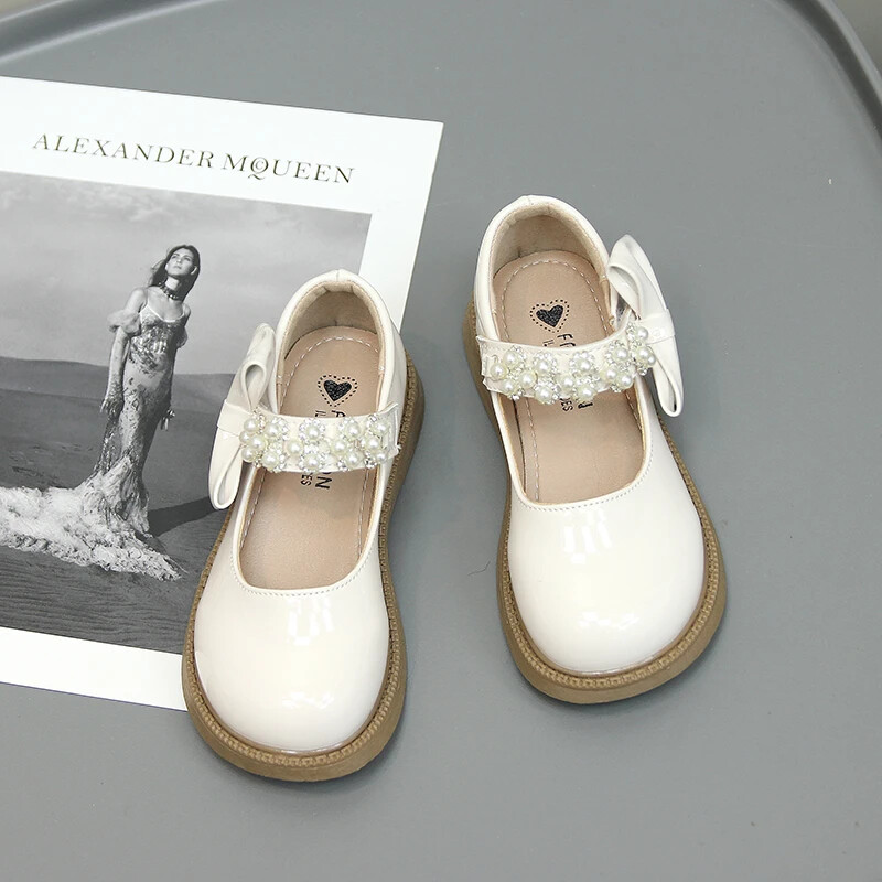 Детски кожени обувки за момичета Гланцови детски модни перли с панделка Ежедневни кукички и примки Принцеса Сватбени плитки мокасини 2023 г.