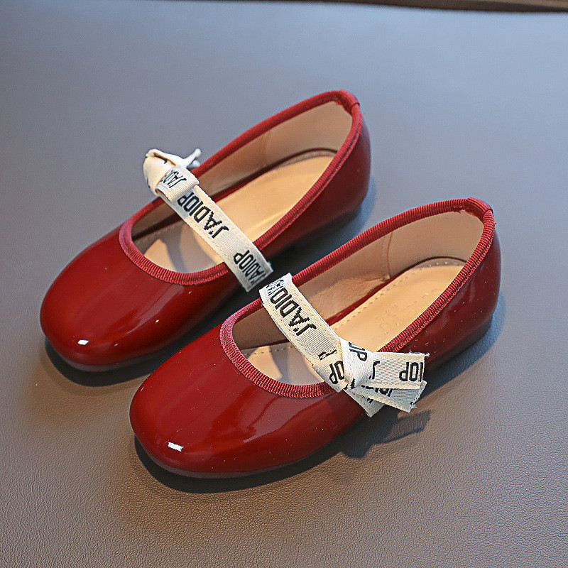 Нови кожени обувки с лодка, червен патет, обувки за момиче, обувки с равни обувки за училище за момичета, обувки за френска принцеса, елементарни