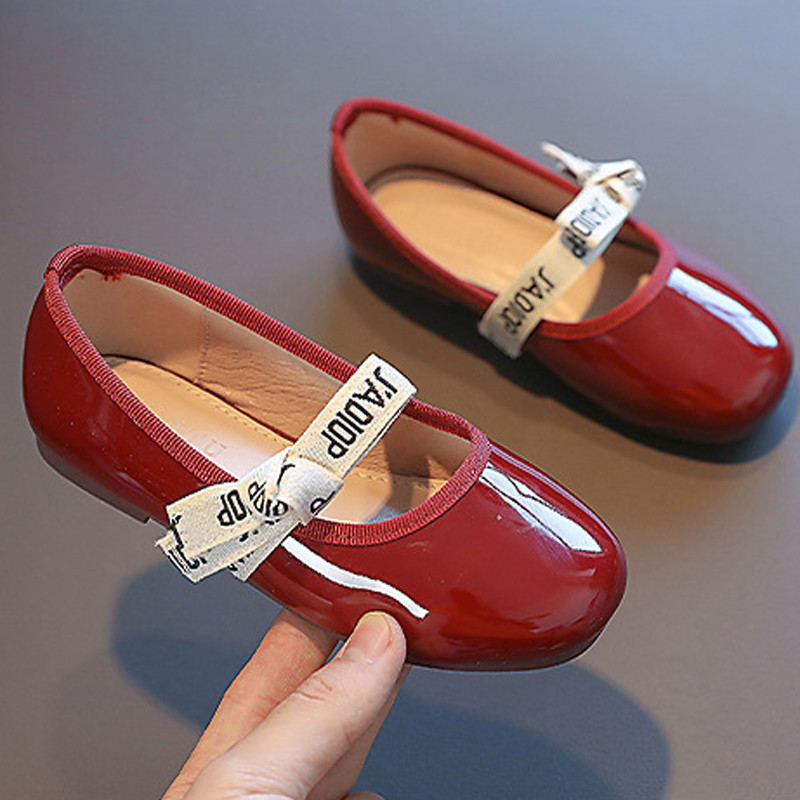 Нови кожени обувки с лодка, червен патет, обувки за момиче, обувки с равни обувки за училище за момичета, обувки за френска принцеса, елементарни