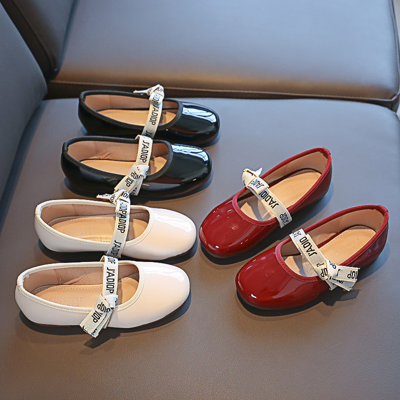 Нови кожени обувки с лодка, червен патет, обувки за момиче, обувки с равни обувки за училище за момичета, обувки за френска принцеса, елементарни