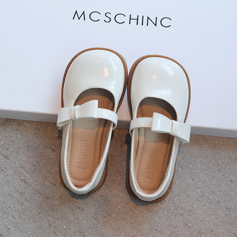 2024 г. Нови модни лъскави кожени обувки за момичета Ежедневни плоски обувки в британски стил с панделки Детски обувки на принцеса Детски плитки мокасини