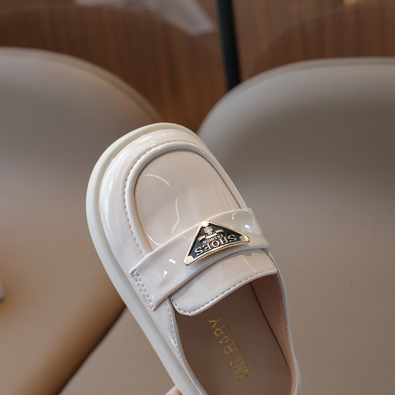 Пролет-лято Детски кожени обувки със затворени пръсти Модни мокасини Принцеса Плъзгащи се плътни получехли Мека подметка Неплъзгащи се обувки за момичета