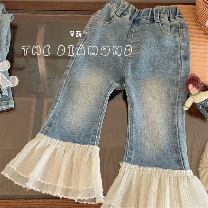 2024 Френски детски панталони за момичета Сладки дантелени пачуърк дънки Прохождащо момиче Каваи Ежедневни панталони с камбанка с бродирани цветя 2-7 г.