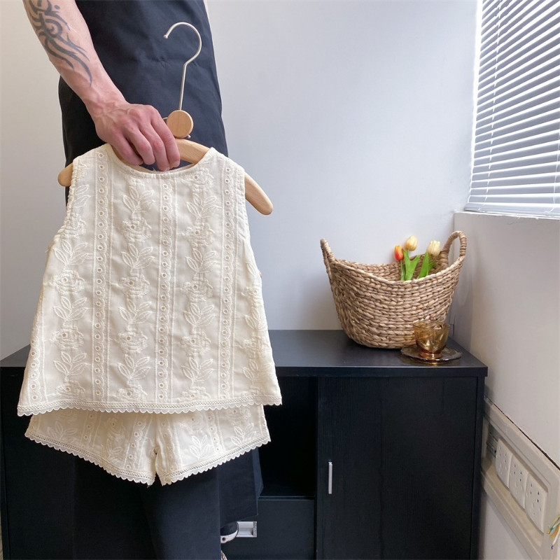 Костюм за момичета, лято, ново момиче, корейска дантелена жилетка + къси панталони, едноцветен сладък комплект от две части, детски дрехи за момичета