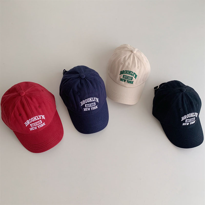 Корейска бебешка бейзболна шапка Бродерия с букви Детска шапка с остри очи Момчета Момичета Плътен цвят Деца Шапки с патешки език Сенници Козирки 아기모자