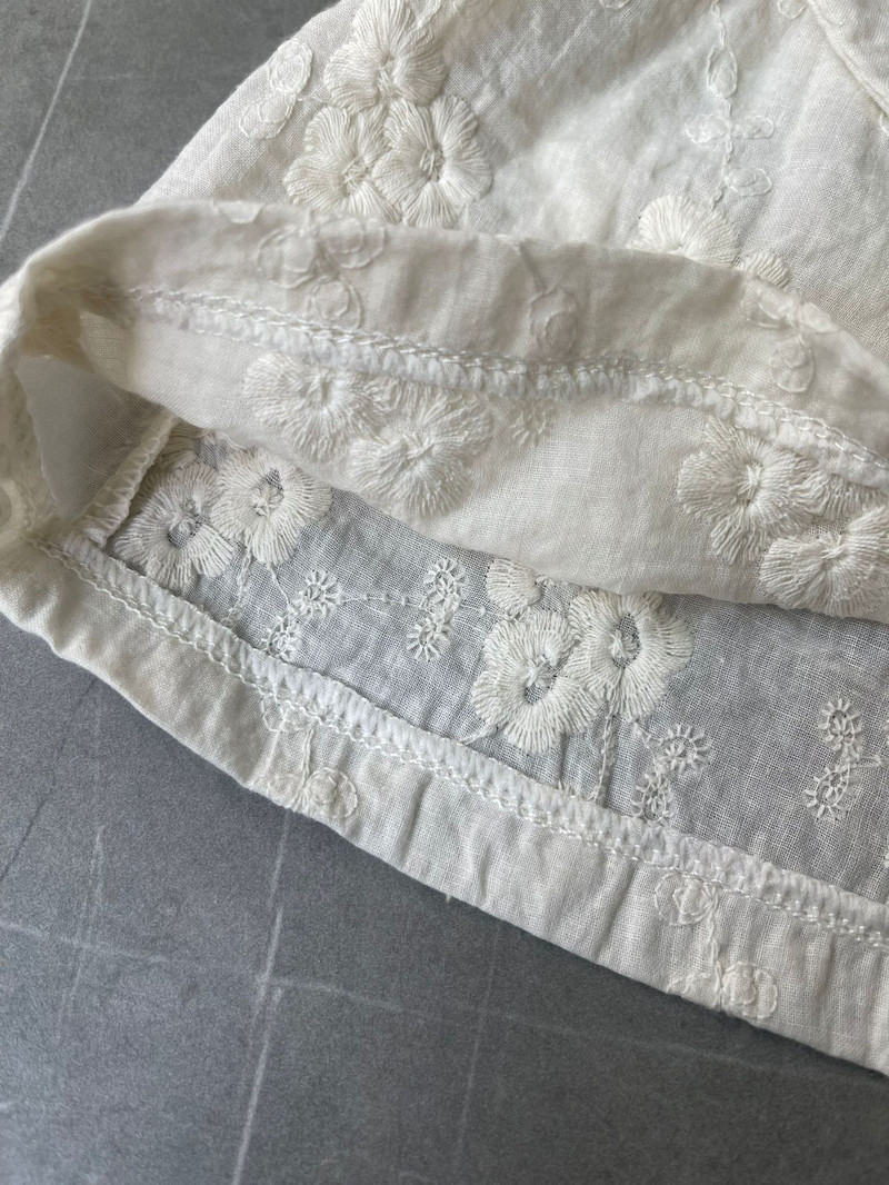 2024 г. Ново лято за бебе момиче с буф ръкав Сладки горнища с панделка + къси панталони 2 бр. Костюм за бебета, малки деца, Комплект дрехи за принцеса с плътна бродерия