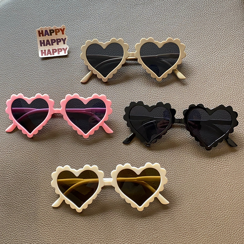 2023 Нови детски ретро цветни слънчеви очила със сърце на вълна UV400 Модни слънчеви очила за защита на открито за момичета и момчета Детски слънчеви очила