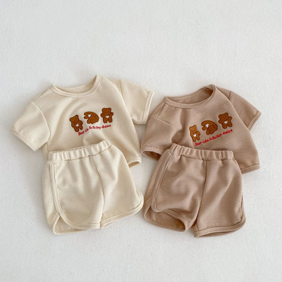 2023 Uus Baby Waffle lühikeste varrukatega riidekomplekt imiku poisile armsa karu tikandiga 2 tk ülikond väikelapse suve T-särk + lühikesed püksid, komplektid