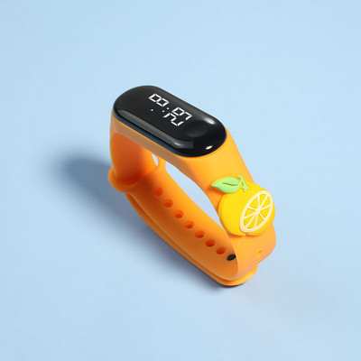 Divat Gyermek Elektronikus karóra Világító LED Gyümölcs Sport Karkötő Lány Fiú Órák Elektronikus Szilikon Karóra Gyerekeknek