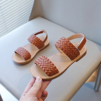 Детски сандали за момичета 2024 Летни момичета Weave Design Sandals Детски плажни обувки Отворени пръсти Плоска противоплъзгаща гумена каишка на глезена