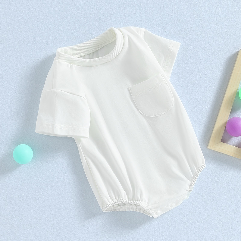 Tipegő kisfiú lány masszív rövid ujjú, buborékos pólófelső zsebes alapruhákkal