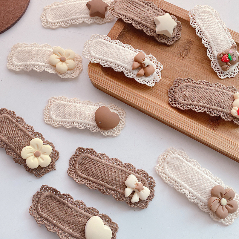 2 DB/Szett Aranyos kötött hajtűk Lányoknak Rajzfilm Virágok Csíkcsomó Dekoratív Hajkapcsok Gyermek BB Clipek Hajkiegészítők