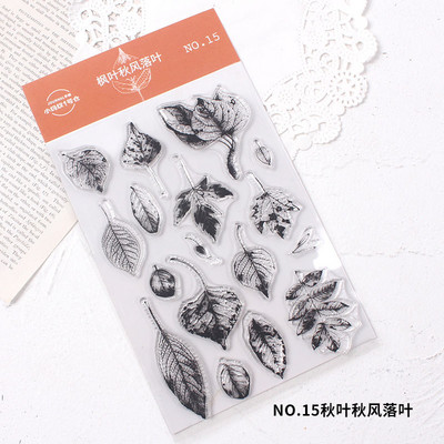 A napi használatú számokhoz akril fogantyúkkal, a diákszámlákhoz készült dekoratív bélyegzők pedig scrapbookozáshoz használhatók