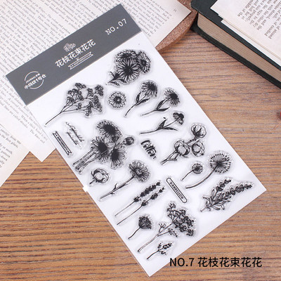 A napi használatú számokhoz akril fogantyúkkal, a diákszámlákhoz készült dekoratív bélyegzők pedig scrapbookozáshoz használhatók