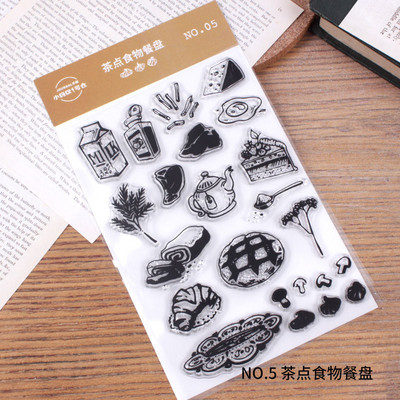 A napi használatú számokhoz akril fogantyúkkal, a diákszámlákhoz készült dekoratív bélyegzők pedig scrapbookozáshoz használhatók