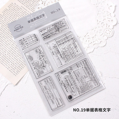 A napi használatú számokhoz akril fogantyúkkal, a diákszámlákhoz készült dekoratív bélyegzők pedig scrapbookozáshoz használhatók