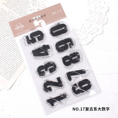 A napi használatú számokhoz akril fogantyúkkal, a diákszámlákhoz készült dekoratív bélyegzők pedig scrapbookozáshoz használhatók