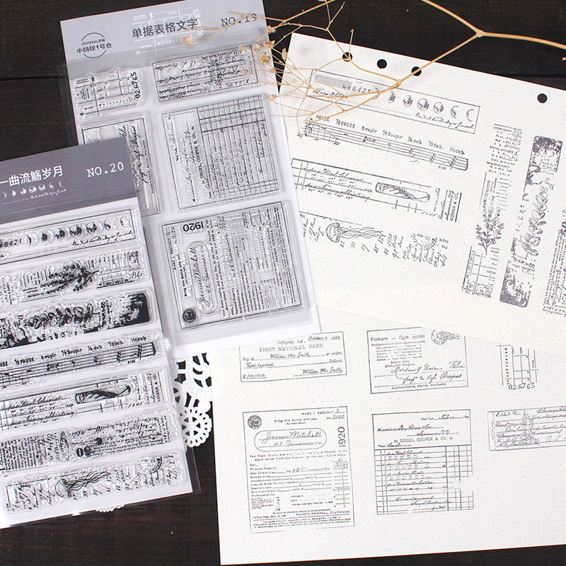 A napi használatú számokhoz akril fogantyúkkal, a diákszámlákhoz készült dekoratív bélyegzők pedig scrapbookozáshoz használhatók