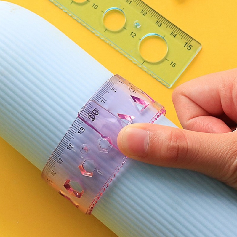 4 db matematikai geometriai készlet hullámegyenes vonalzóval, háromszög vonalzókkal matematikai rajzolóeszközzel tanár tinik matematikaóráinak