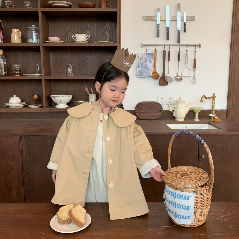 Trench ősz új koreai gyermekruházat koreai lehajtható gallér bő, egyszerű retro stílusú középhosszú lány széldzseki