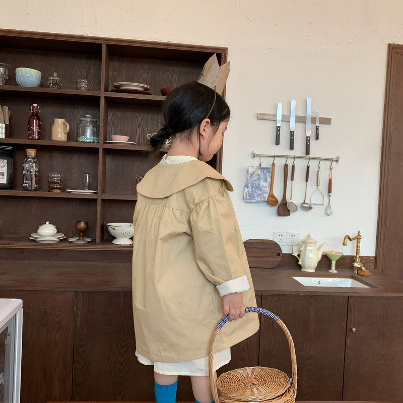 Trench ősz új koreai gyermekruházat koreai lehajtható gallér bő, egyszerű retro stílusú középhosszú lány széldzseki