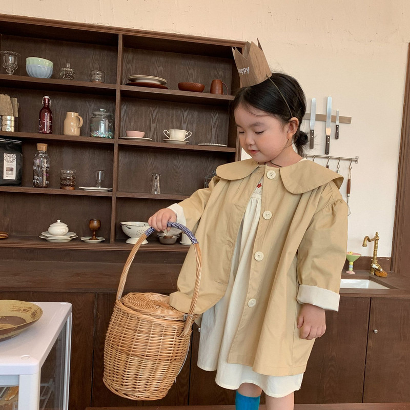 Trench ősz új koreai gyermekruházat koreai lehajtható gallér bő, egyszerű retro stílusú középhosszú lány széldzseki
