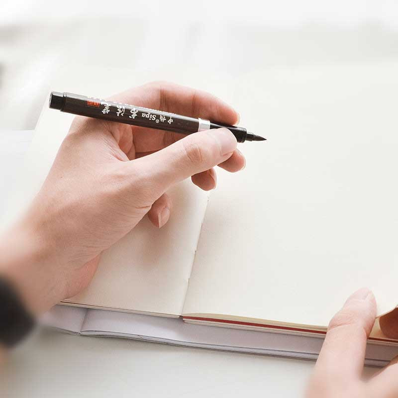 Kínai kalligráfiai toll fekete betűkkel ellátott ecsettoll-jelölő kínai nyelvtanulási írószerekhez, iskolai művészeti írószerekhez