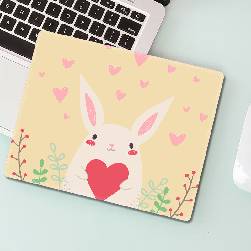 Egérpad Aranyos rajzfilm egérpad Kawaii asztali kiegészítők Kis pad játékasztalhoz Csúszásgátlók Egér Overlock párnázat