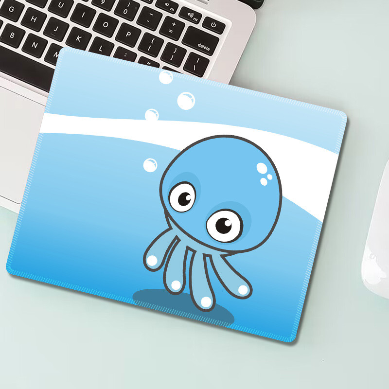 Egérpad Aranyos rajzfilm egérpad Kawaii asztali kiegészítők Kis pad játékasztalhoz Csúszásgátlók Egér Overlock párnázat