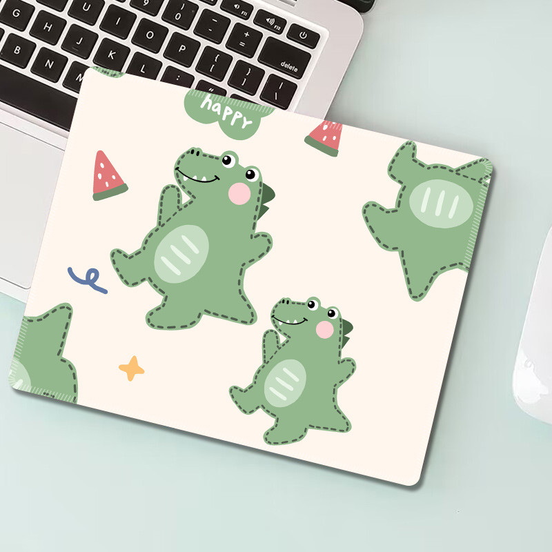 Egérpad Aranyos rajzfilm egérpad Kawaii asztali kiegészítők Kis pad játékasztalhoz Csúszásgátlók Egér Overlock párnázat