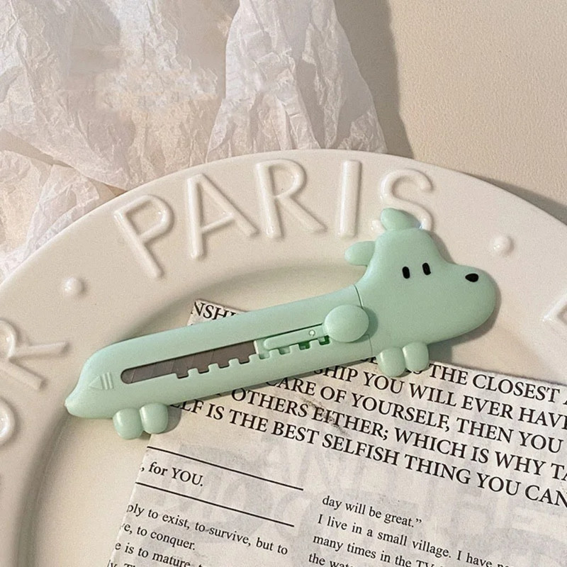 1PC Cute Puppy Cutter Utility Knife Πλαστικό Μικρό και Συμπαγές Κοφτερό αναδιπλούμενο Εργαλείο κοπής χαρτιού ανοιχτήρι κουτιού ανοίγματος γραμμάτων